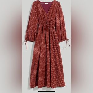 Madewell Sophia Tie-Front Midi
Dress in Teaberry Floral